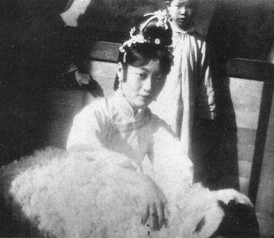 婉容孩子的父亲叫什么